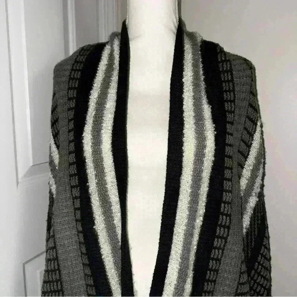A.N.A Black & Gray Striped Knit Sleeveless Open Front Cardigan Women’s Medium - Picture 2 of 10